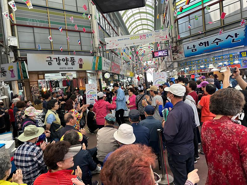 관련사진(강남시장과_함께하는_행복나눔)_(2).jpg 이미지