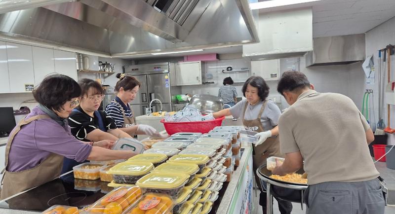 가좌2동 주민자치회, <행복나눔 반찬나눔(10월)> 추진 사진