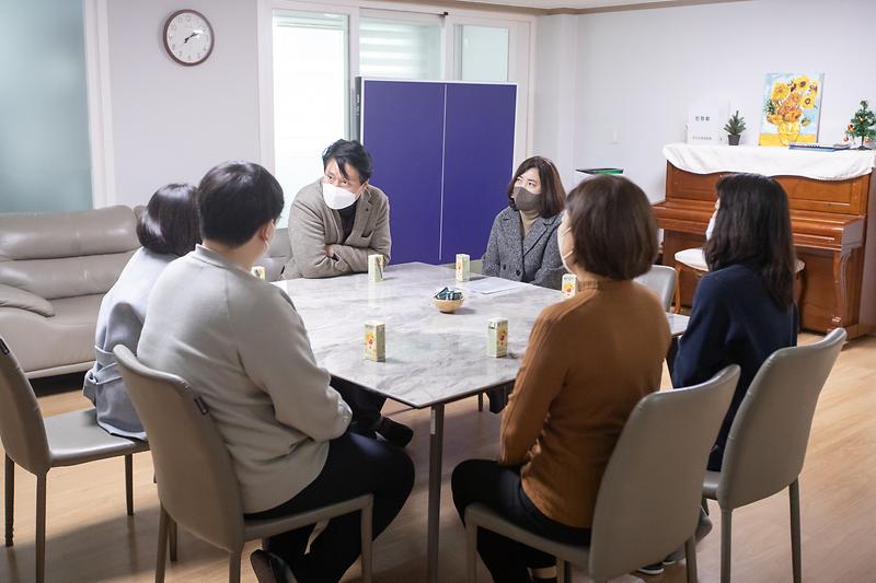 수정됨_현장방문_사진2.jpg 이미지