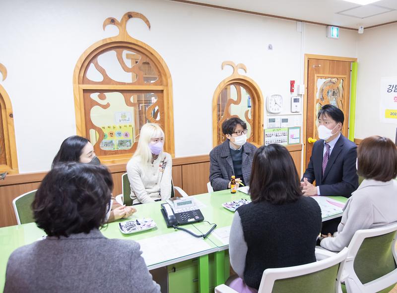 수정됨_어린이집_현장_방문_사진2.jpg 이미지