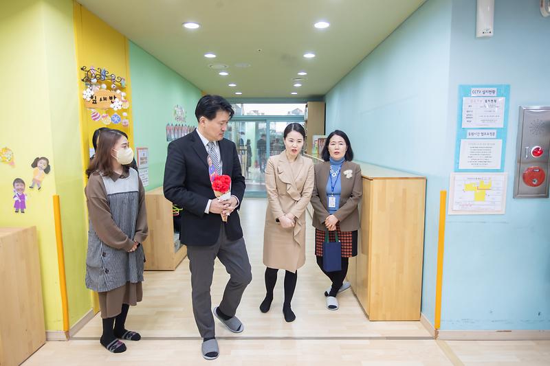 수정됨_어린이집_현장_방문_사진2.jpg 이미지