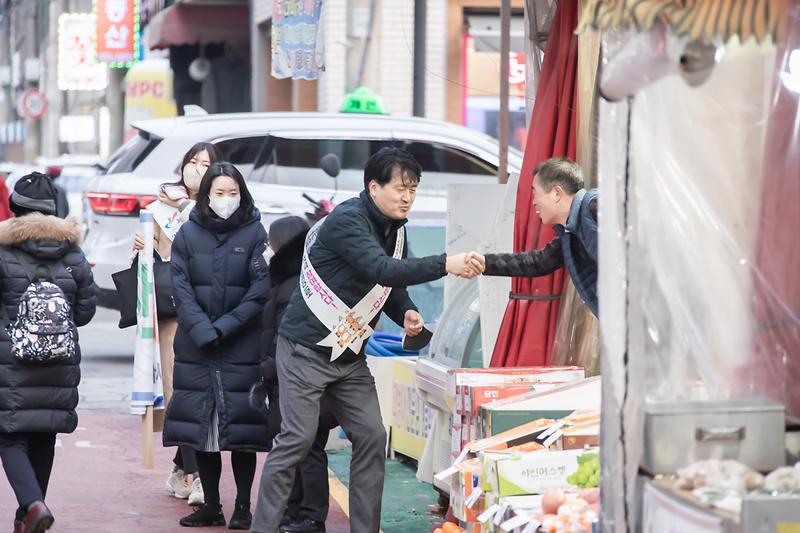 수정됨_강남시장_현장방문1.jpg 이미지