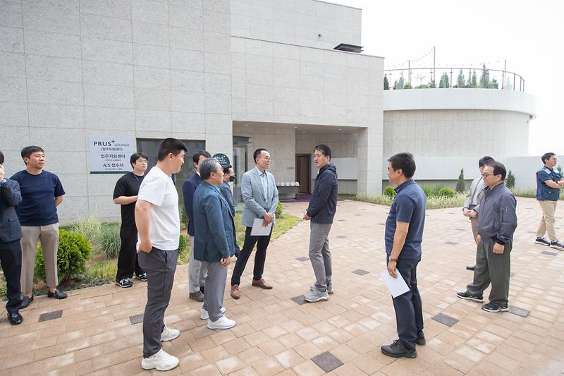 수정됨_공동주택_현장_방문_사진1.jpg 이미지