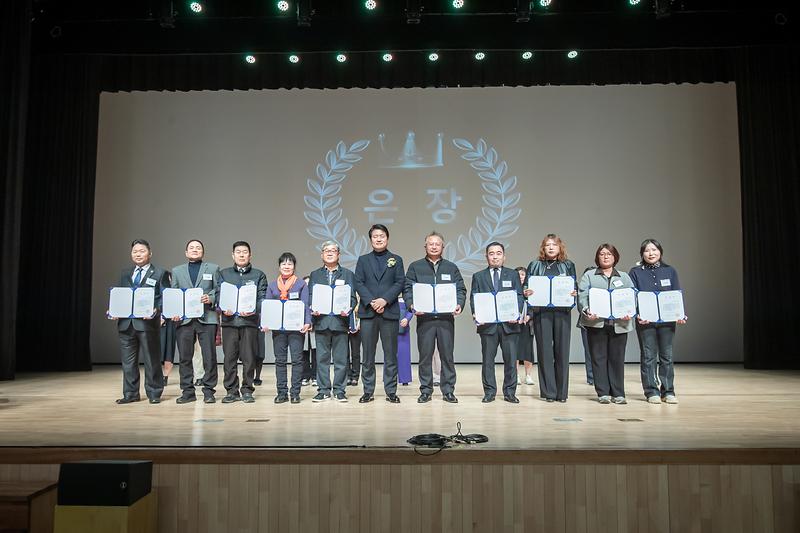 Young-2217.jpg 이미지