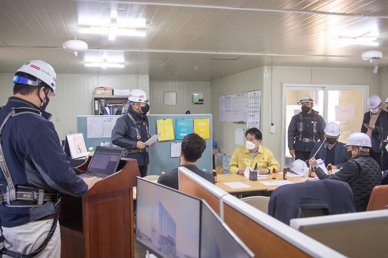 1강범석_서구청장,_“안전사고_예방_철저”···루원시티_건설_현장_방문__(1).jpg 이미지