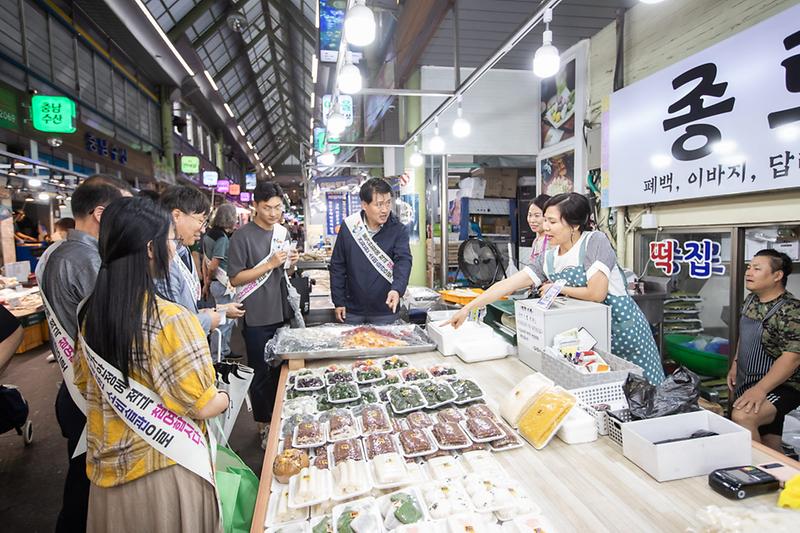 0인천_서구,_추석맞이_전통시장_방문으로_상인_격려(2).jpg 이미지