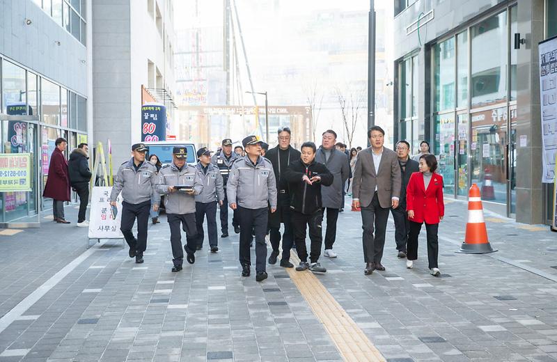 1강범석_서구청장,_검단신도시_상가지역_방범강화를_위해_서부경찰서와_함께_지속적_노력_약속(2).jpg 이미지