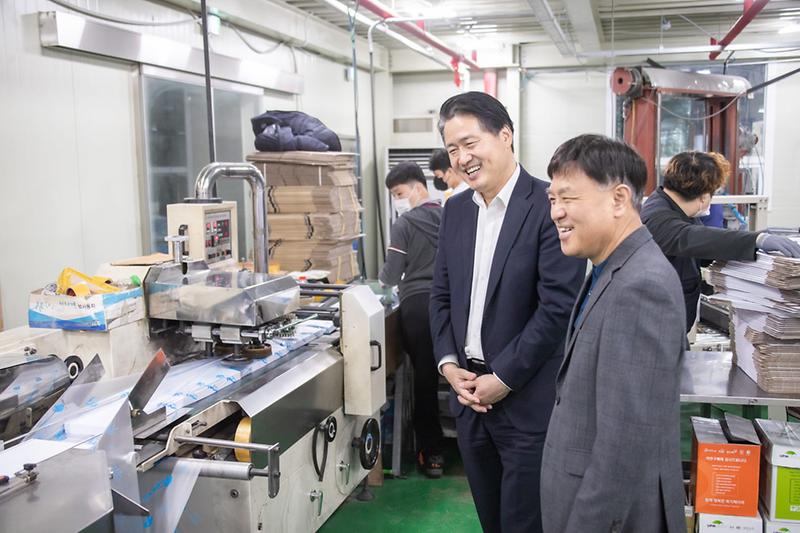 2강범석_서구청장,_(사)한국근로장애인진흥회_방문···현장_의견_청취__(2).jpg 이미지