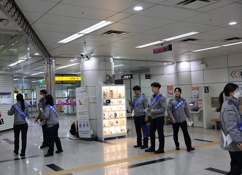 1인천_서구청,_서부경찰서,_서부아동보호전문기관_아동학대예방_합동_캠페인_추진(4).jpg 이미지