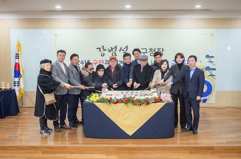 구민과_함께,_더_나은_내일을_그리다!_강범석_서구청장,_2024년_동_연두방문_성료(3).jpg 이미지