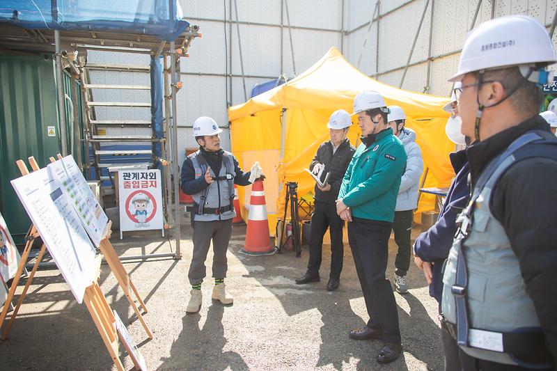 1인천_서구_강범석_청장,_“봄철,_안전사고_예방”_건설_현장_점검2_2.jpg 이미지