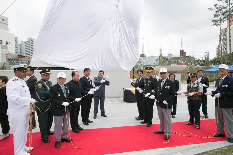 Young-1787.jpg 이미지