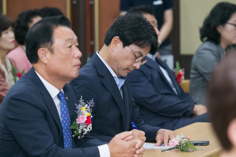 Young-1906.jpg 이미지