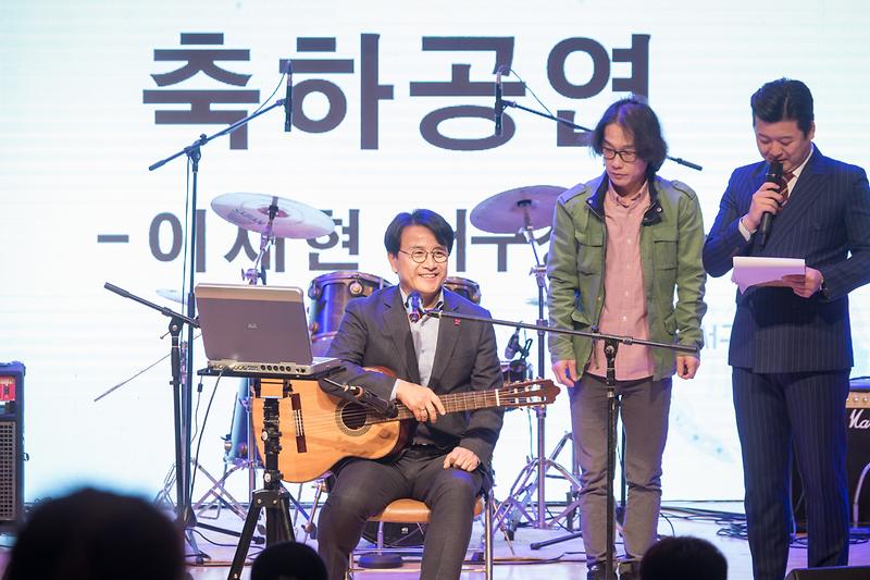 Young-1956.jpg 이미지