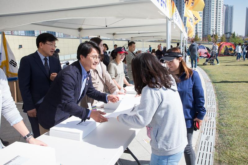 Young-2019.jpg 이미지