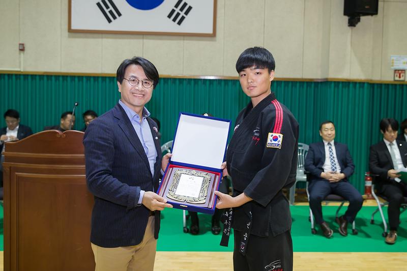 Young-3172.jpg 이미지