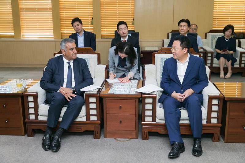 Young-3205.jpg 이미지