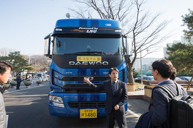 Young-4054.jpg 이미지