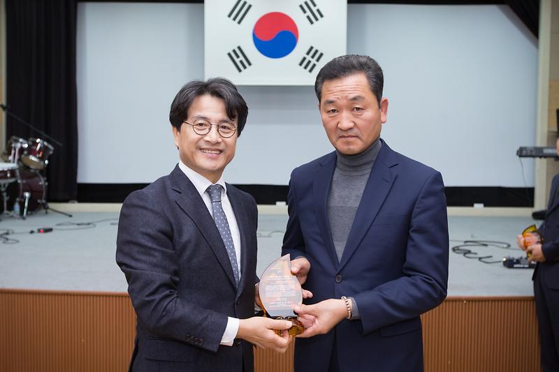 Young-4093.jpg 이미지