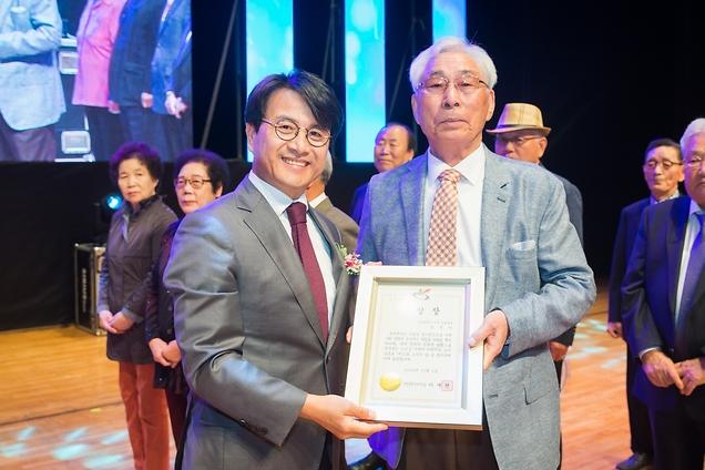 Young-5564.jpg 이미지