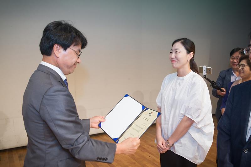 Young-6973.jpg 이미지