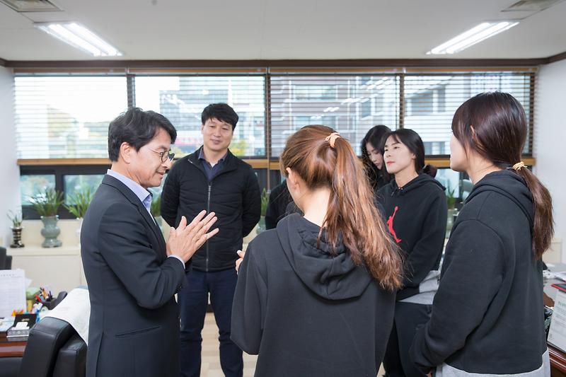 Young-7178.jpg 이미지