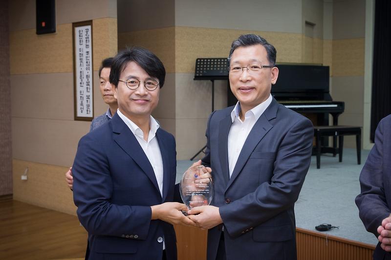 Young-7397.jpg 이미지