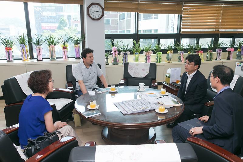 Young-8100.jpg 이미지