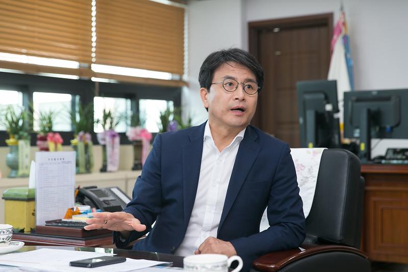 Young-8526.jpg 이미지