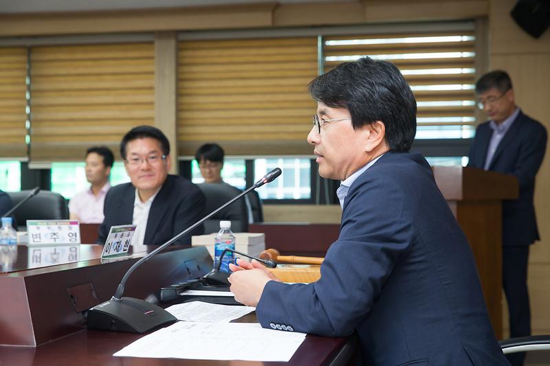 Young-8607.jpg 이미지