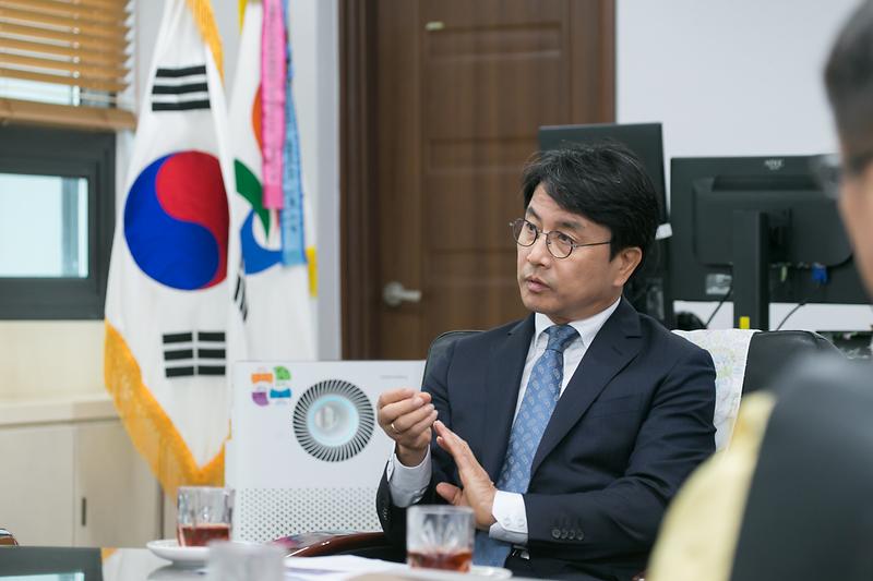 Young-8613.jpg 이미지