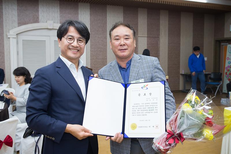 Young-8681.jpg 이미지