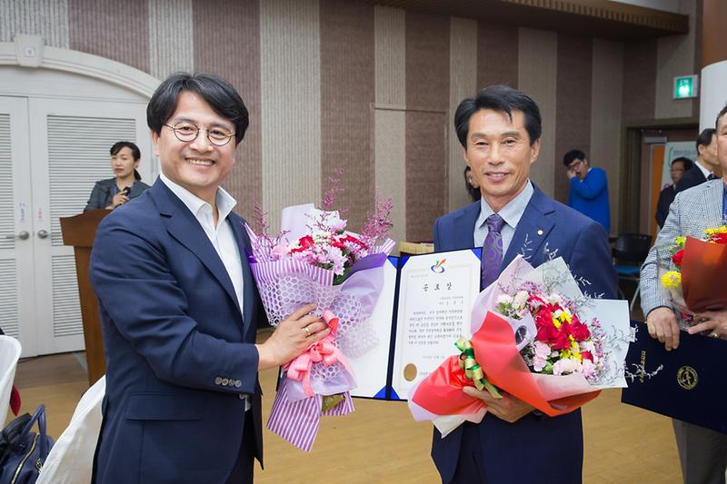 Young-8688.jpg 이미지