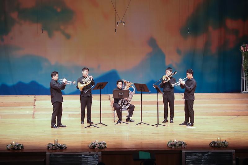 Young-0981_복사본.jpg 이미지