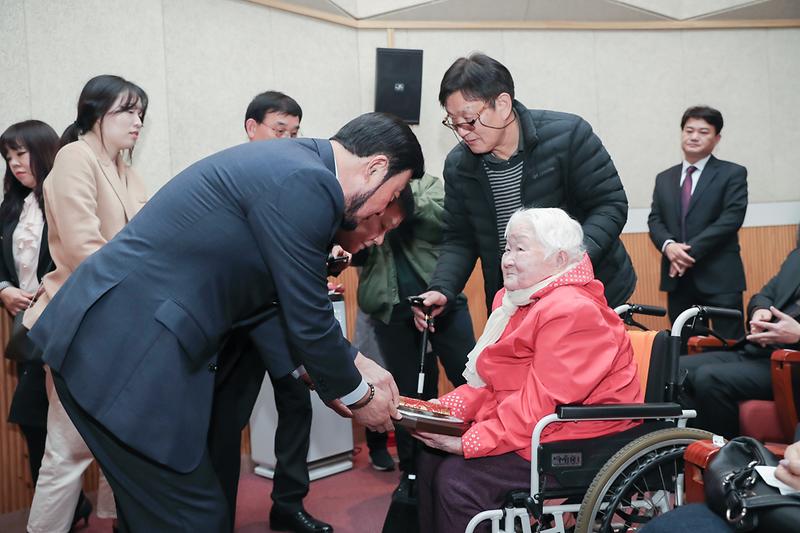 Young-1092.jpg 이미지