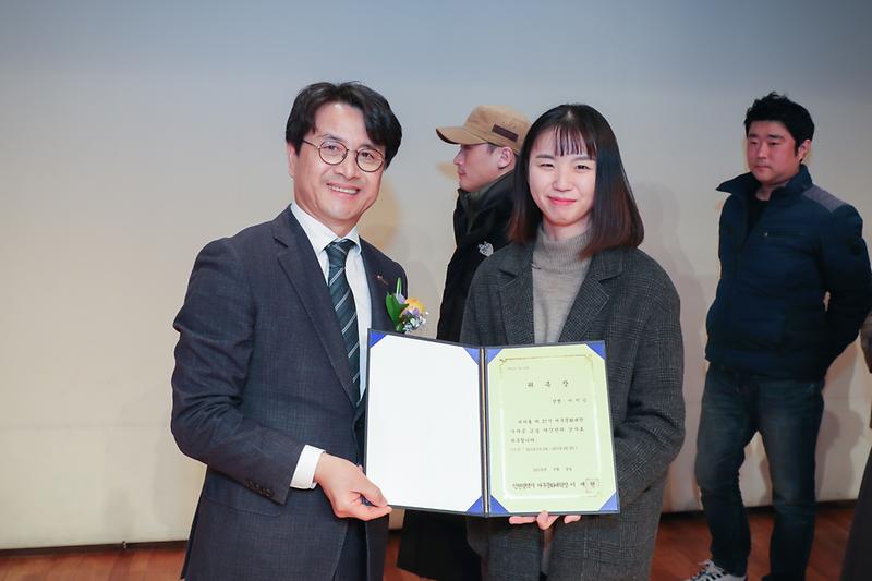 Young-1555.jpg 이미지