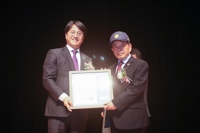 Young-1613.jpg 이미지