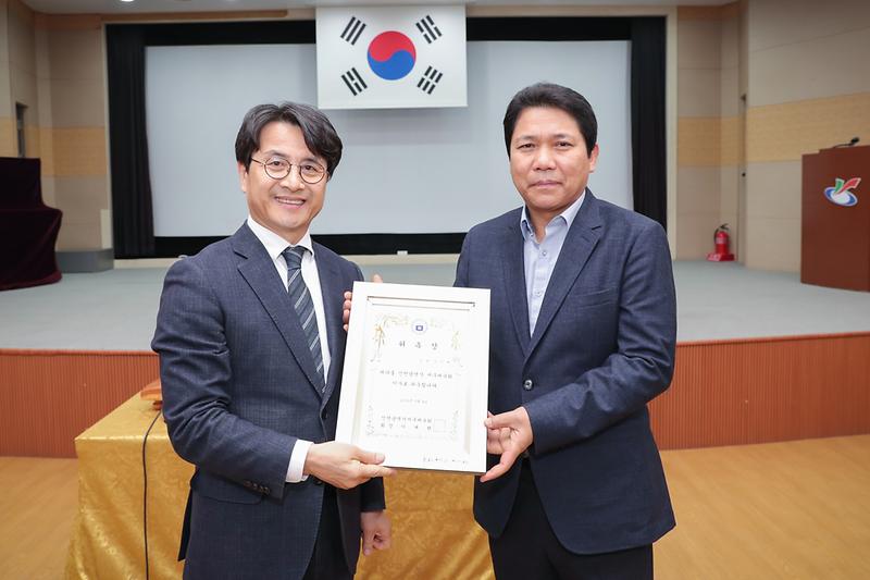 Young-1707.jpg 이미지