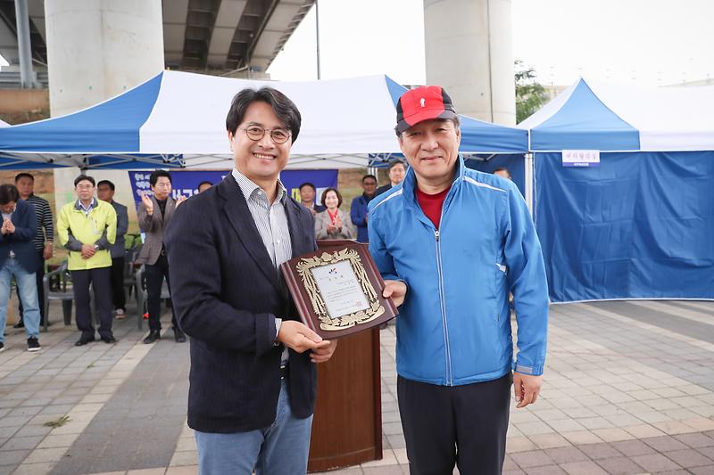 Young-1824-2.jpg 이미지