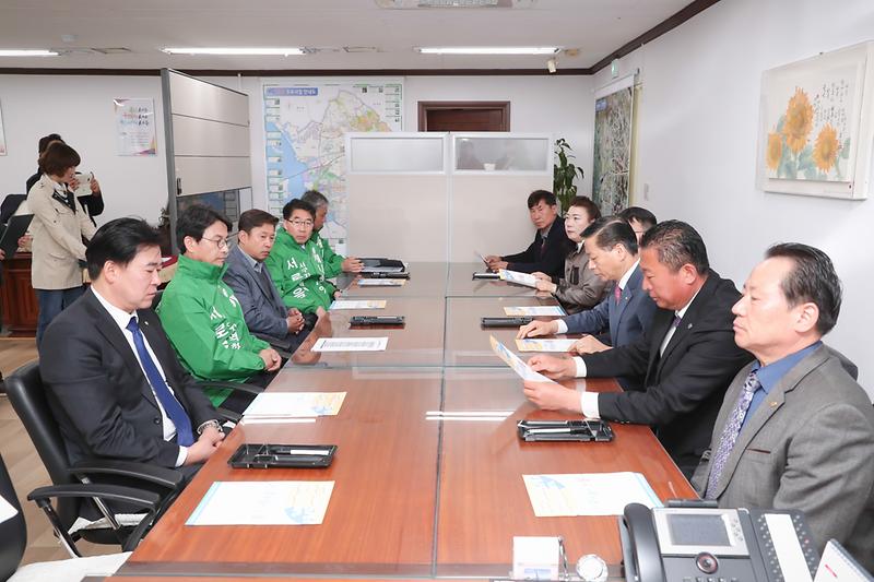 Young-1870.jpg 이미지