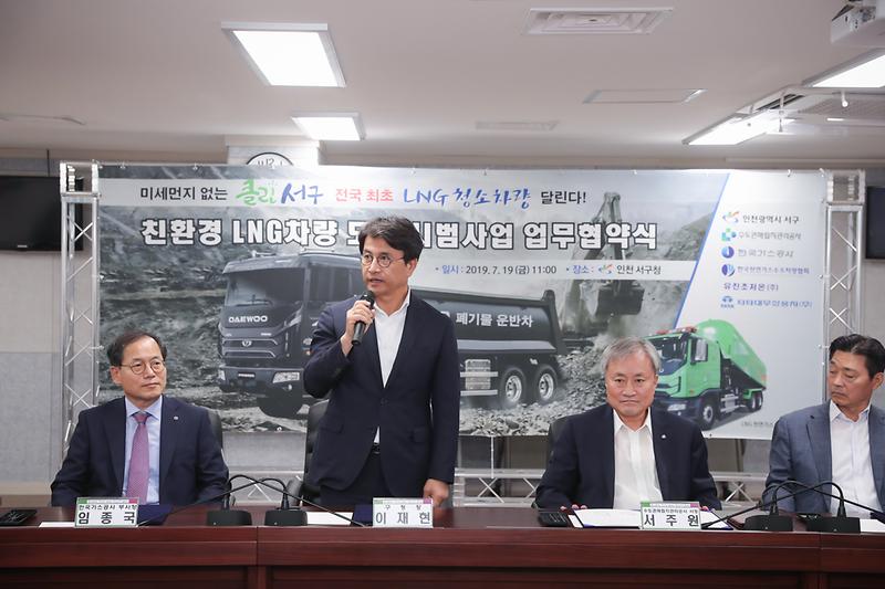 Young-1879.jpg 이미지