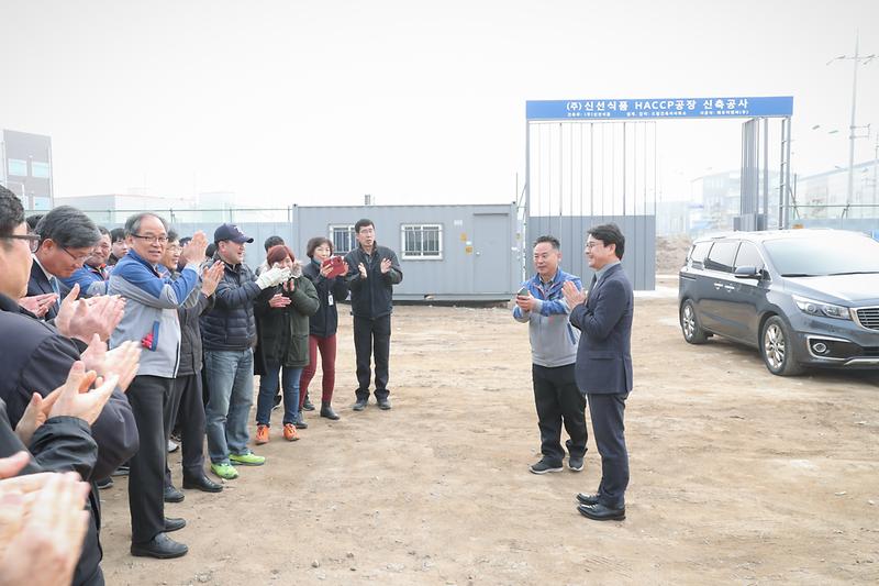 Young-1882.jpg 이미지