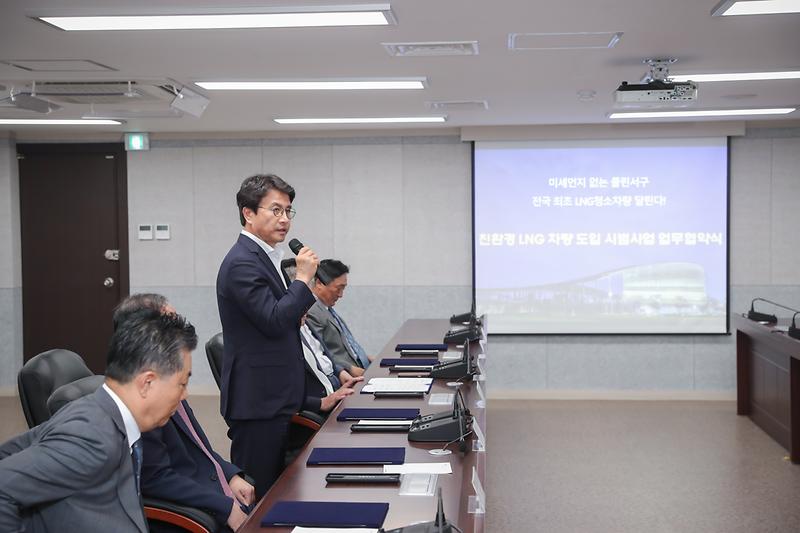 Young-1890.jpg 이미지