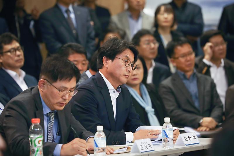 Young-1894.jpg 이미지