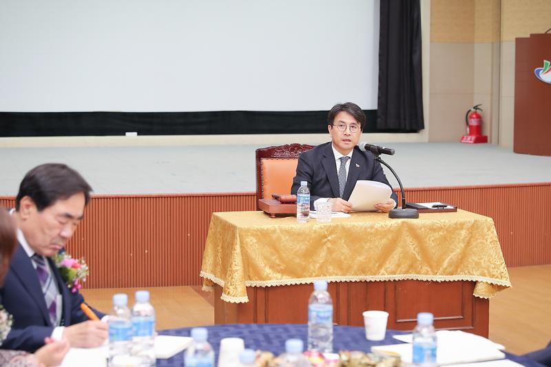 Young-1906.jpg 이미지