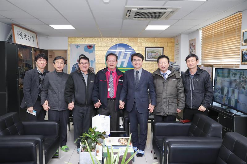 Young-2017.jpg 이미지