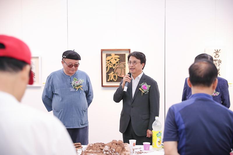 Young-2021.jpg 이미지