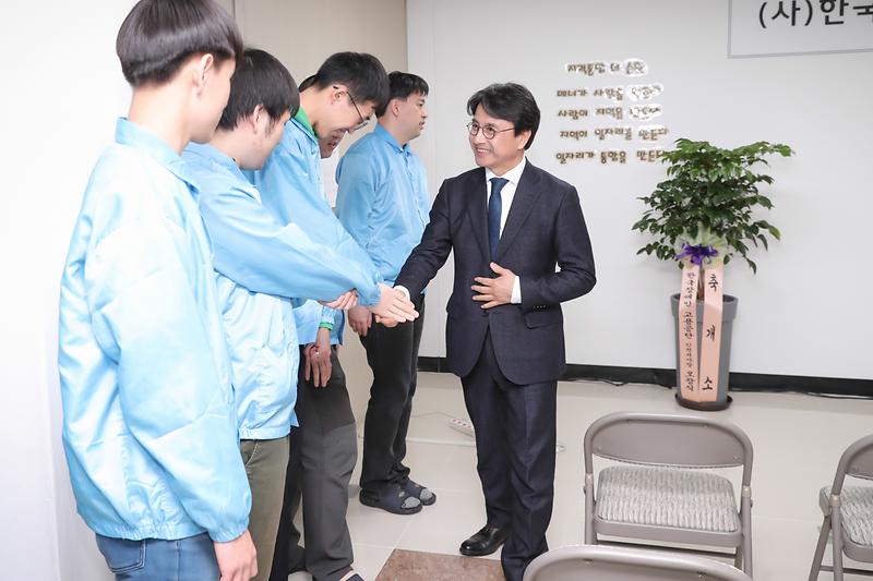 Young-3106.jpg 이미지