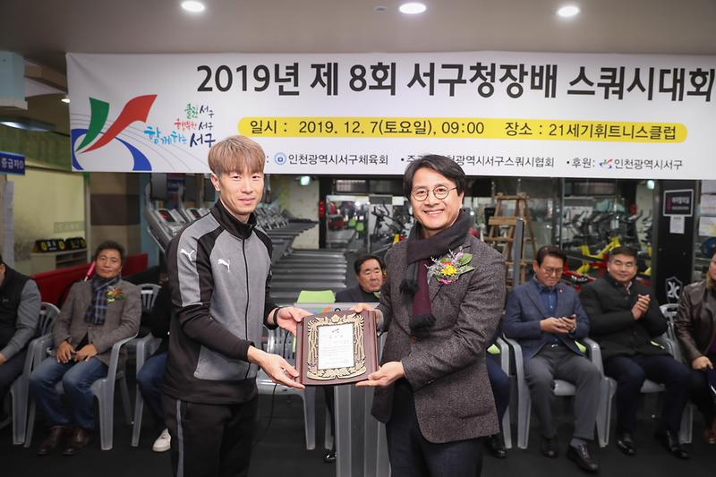 Young-4168.jpg 이미지