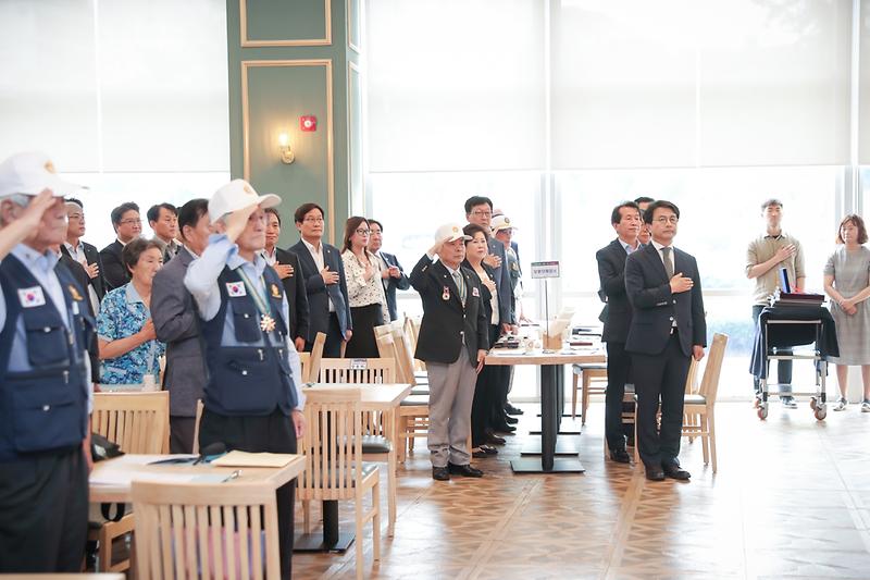 Young-4859.jpg 이미지